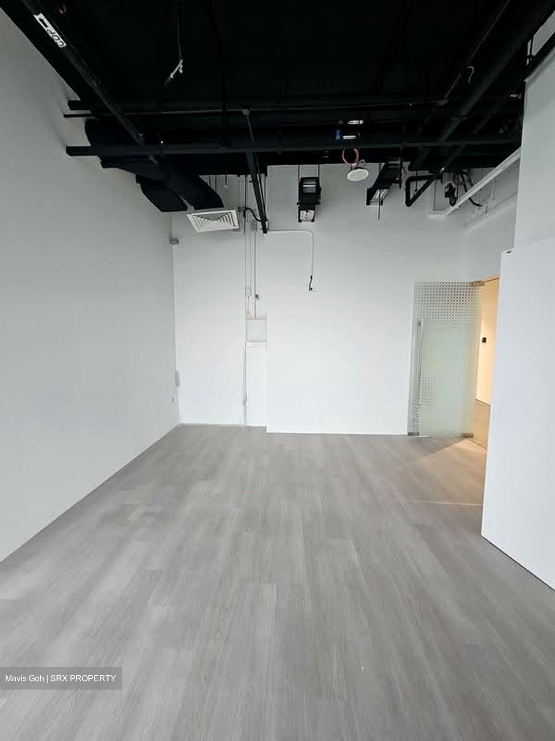 Woods Square (D25), Office #592306631